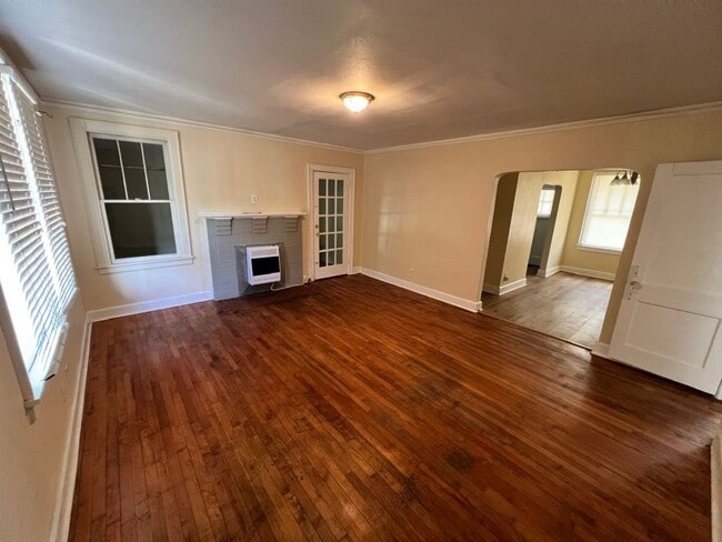 Building Photo - MOVE IN READY!