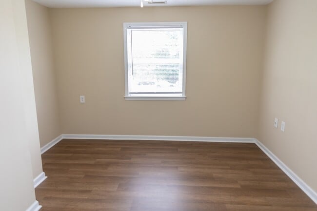 Building Photo - 4085 Beach Rd