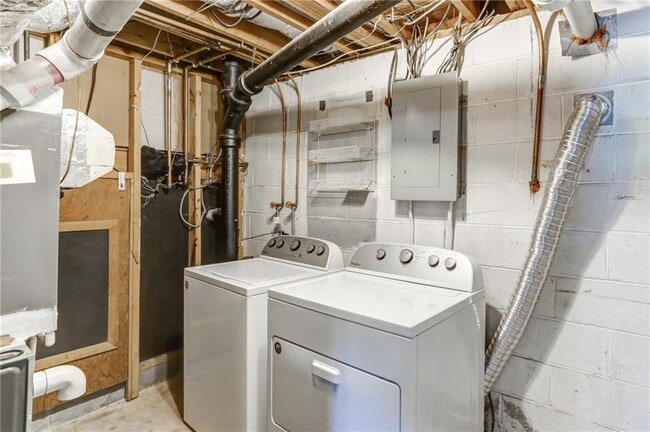 Building Photo - 3684 Northlake Dr