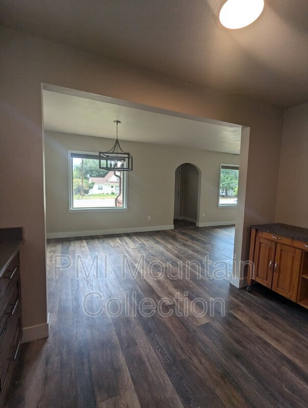 Building Photo - 249 S 400 E