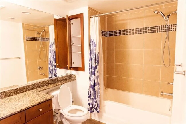 Building Photo - 1362 Scholarship