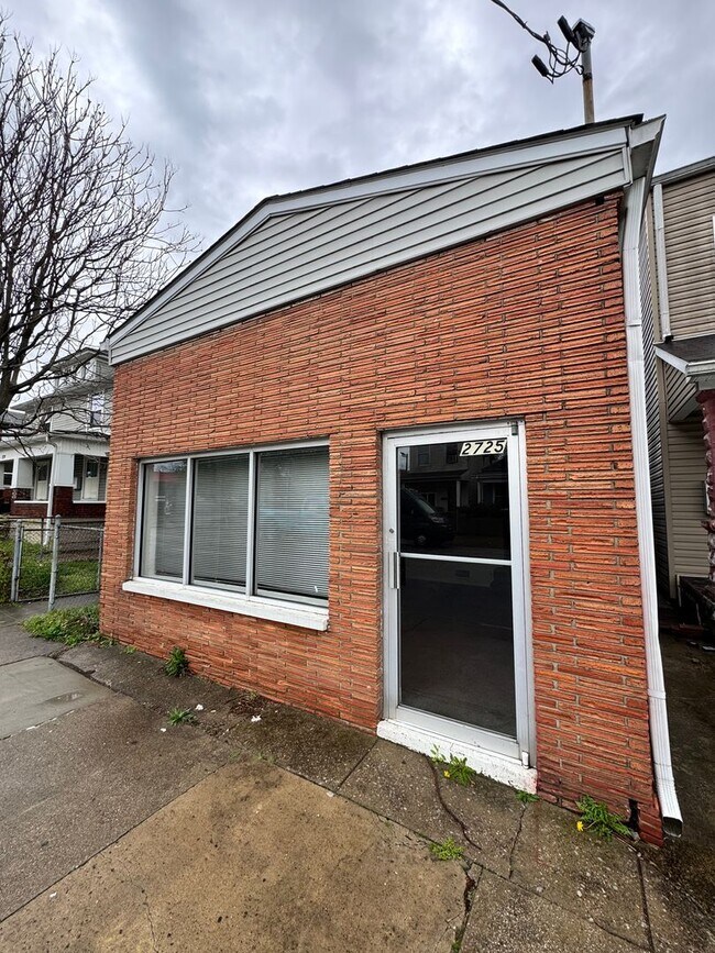 Building Photo - 2725 S 4th St