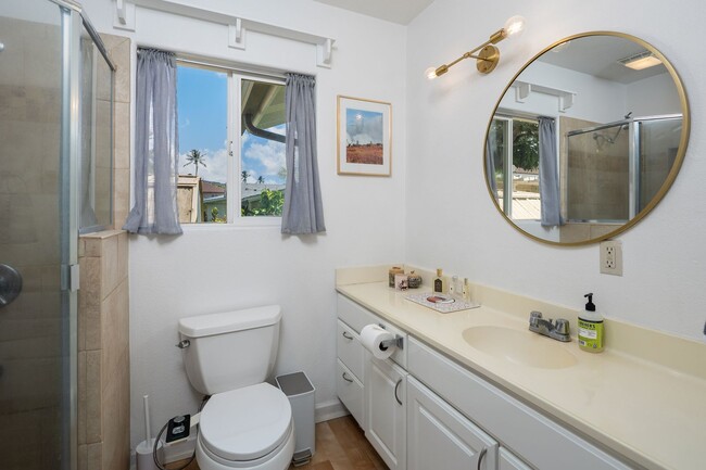 Building Photo - Renovated Kahala Retreat: 3-Bed Home + Stu...