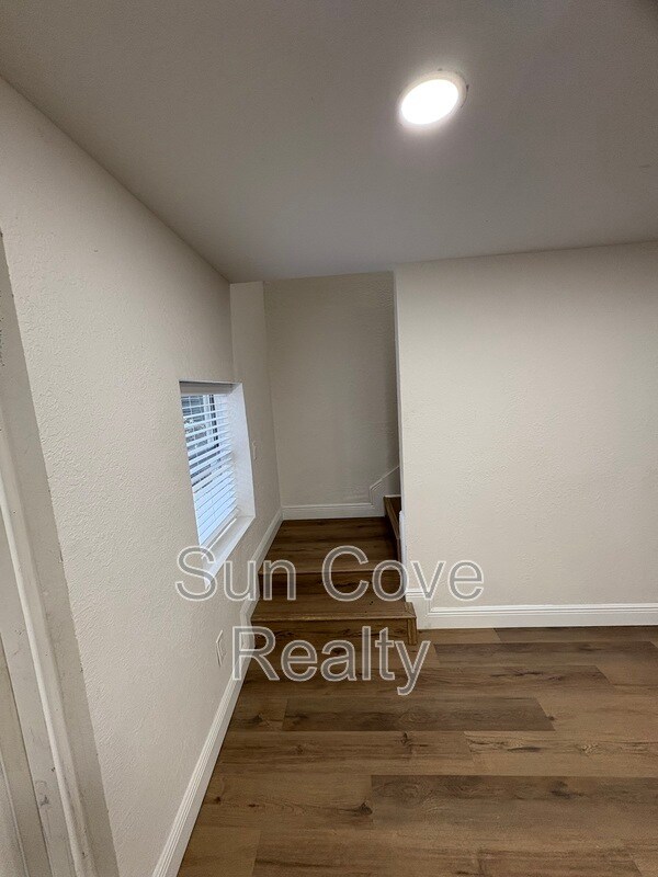 Building Photo - 807 E Genesee St