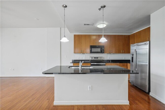 Building Photo - 711 Cosmopolitan Dr NE
