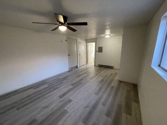 Building Photo - Coming Soon! Beautifully Remodeled 3-Bedroom Home with Fenced Yard & Covered Parking