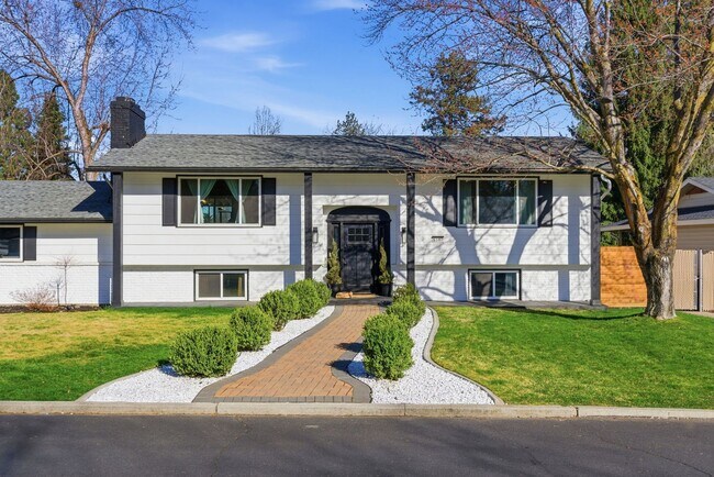 Building Photo - Stunning Fully Renovated 4BR + Bonus on Spokane's South Hill - Chef's Kitchen, 2-Car Garage & Bac...