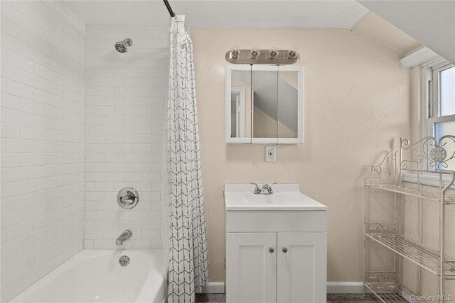 Building Photo - 174 Mills Pond Rd