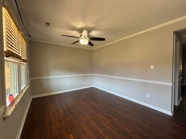 Building Photo - Townhouse Ready for Rent