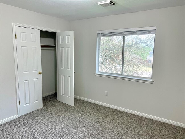 Building Photo - 6400 La Carman Ln