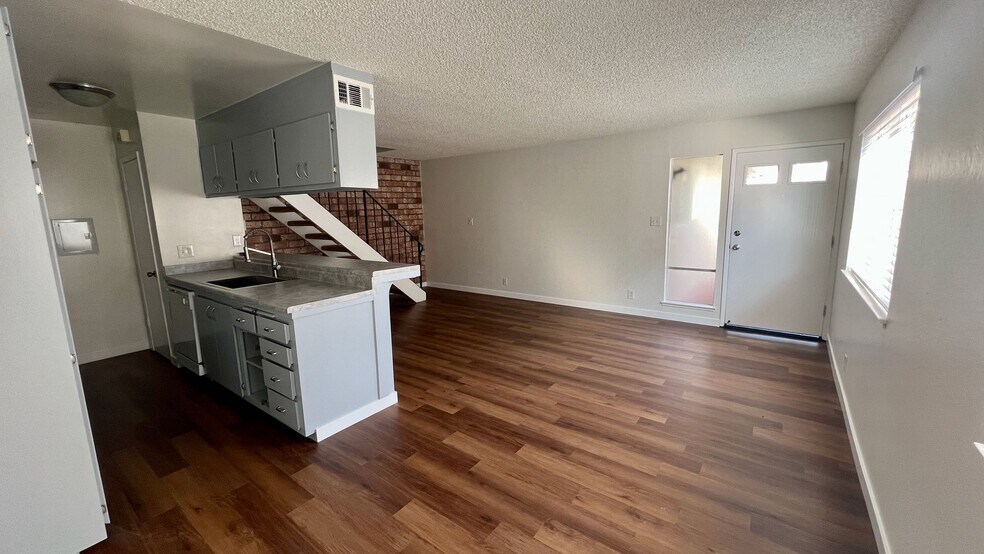 Building Photo - 1342 Shawn Dr