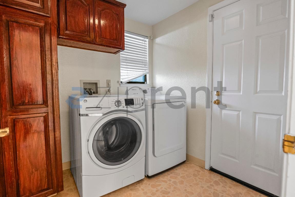 Building Photo - 2030 Laurel Canyon Ct