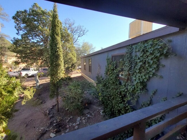 Building Photo - Two Bedroom House