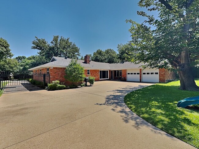 Building Photo - Style, Space & Sophistication in the Heart of Overton West!