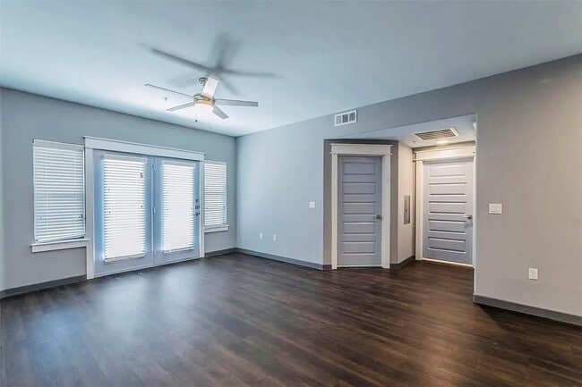 Building Photo - 200 Maple Ln