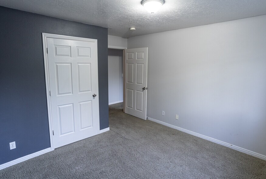 Building Photo - 8084 N Ridge Loop E