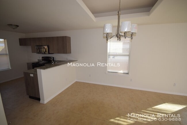 Building Photo - Tulipan Villas Apartments