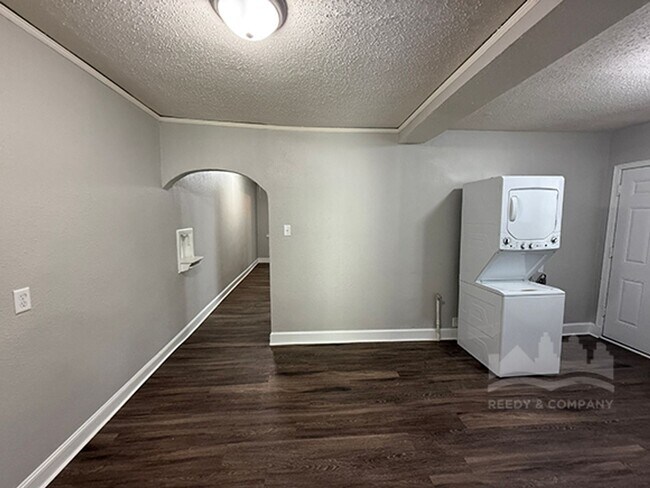 Building Photo - Half off full months rent !!! Welcome to o...