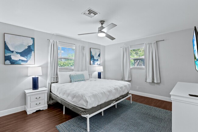 Building Photo - 1800 NE 28th Ave