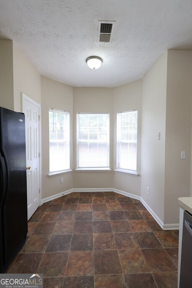 Building Photo - 3044 Lake Park Trail