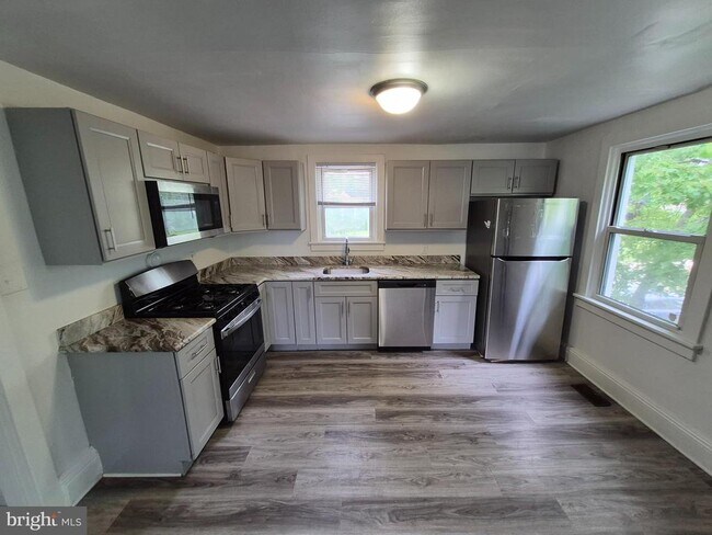 Building Photo - 412 New Rd
