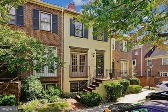 Building Photo - 1223 Michigan Ct