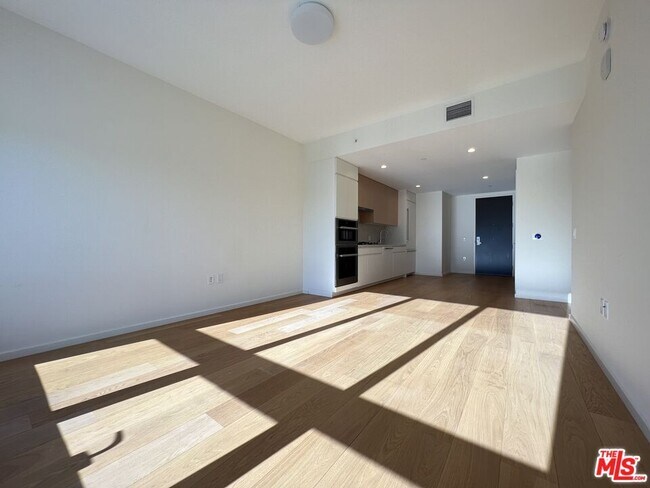 Building Photo - 877 Francisco St