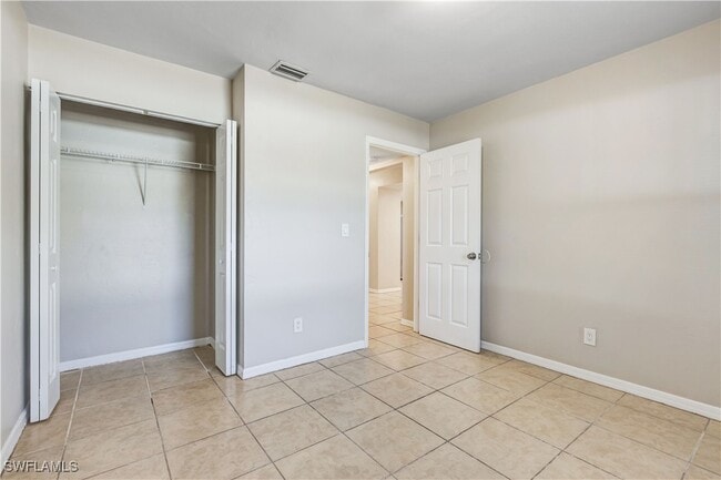 Building Photo - 5453 16th Pl SW