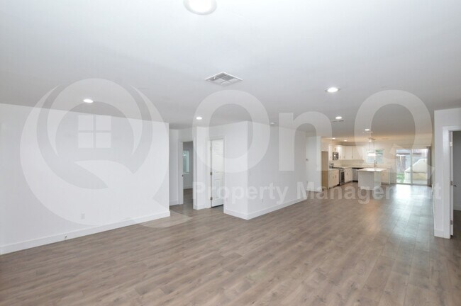 Building Photo - 2055 E Orange St.