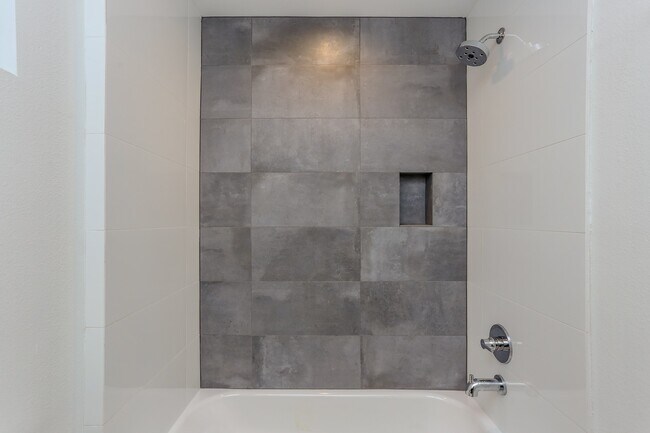 Building Photo - 3404 Saltus St