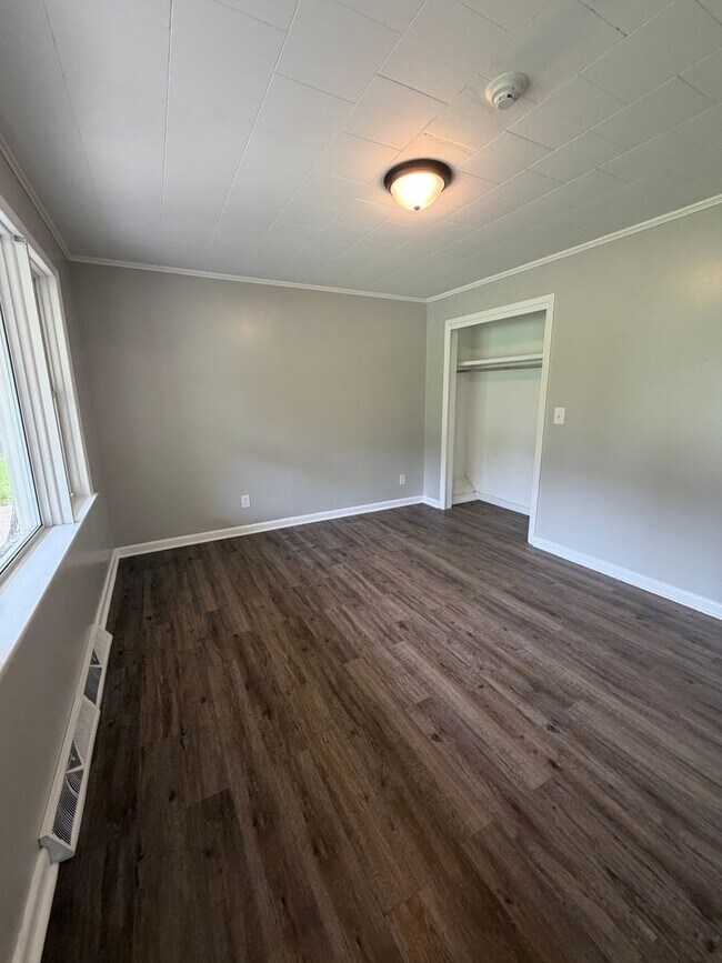 Building Photo - 196 Perkinsville Dr