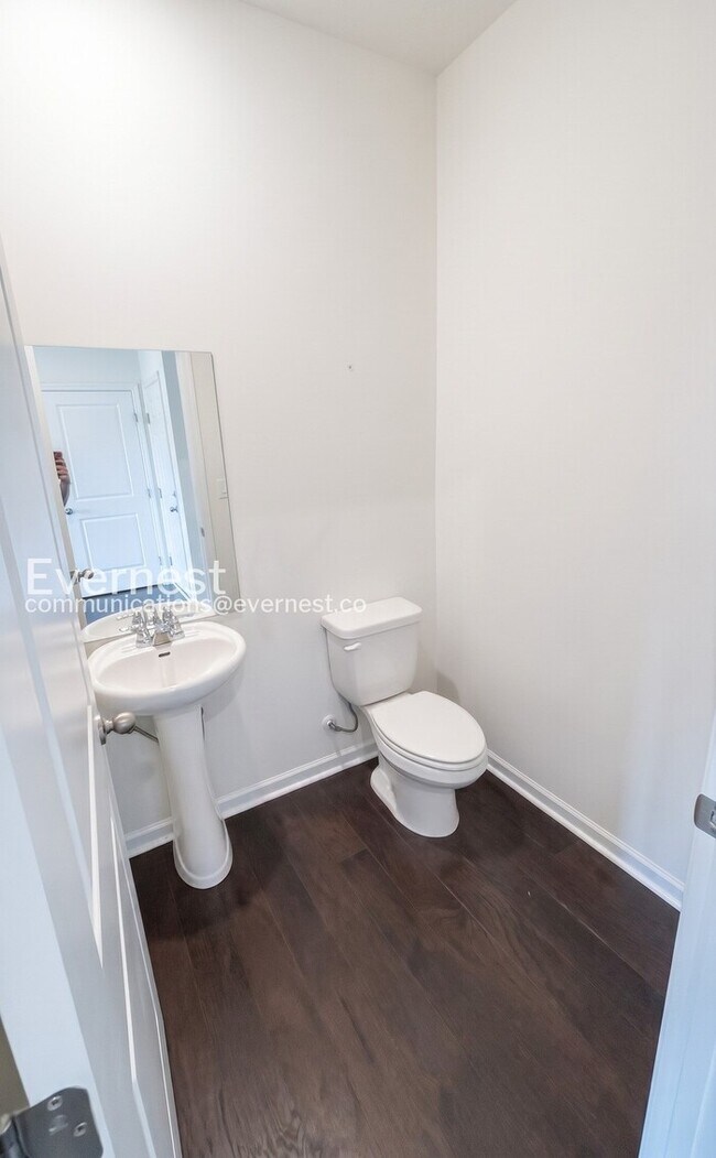 Building Photo - 3-Bed/2.5-Bath Spacious Home/Available Now!