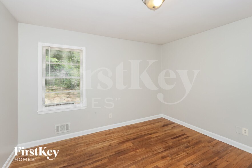 Building Photo - 2392 Hopewell Ln