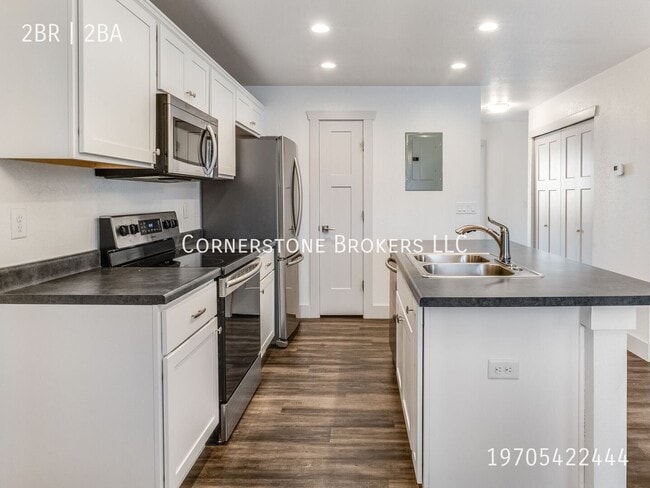 Building Photo - 108 Park View-D
