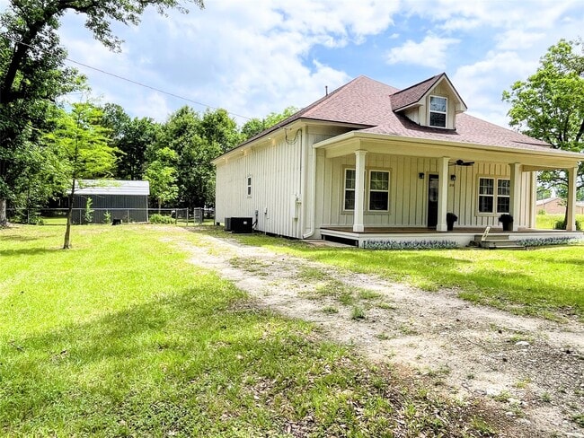 Building Photo - 210 Crescent Dr