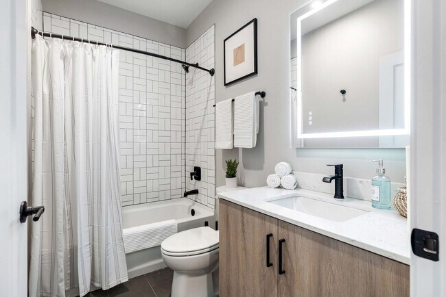 Building Photo - 205 W 4th St