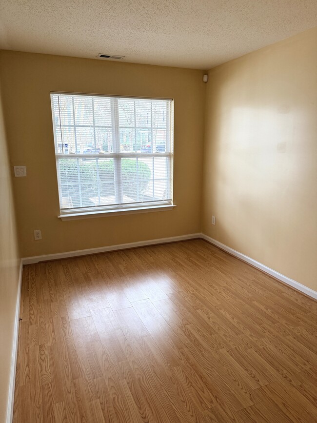 Building Photo - 5106 Bartholomew's Ln