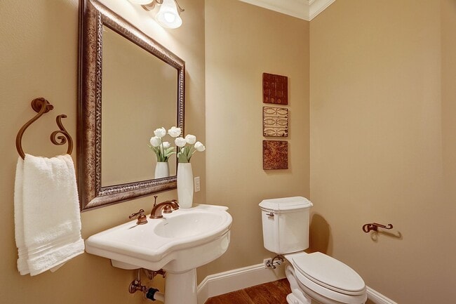 Building Photo - 5Bdrm+Office / 3.5 bath - West Bellevue Home