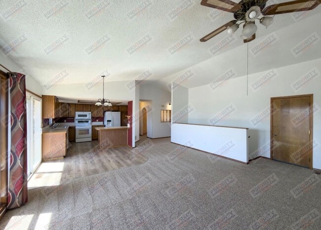 Building Photo - 4-bedroom Home For Rent