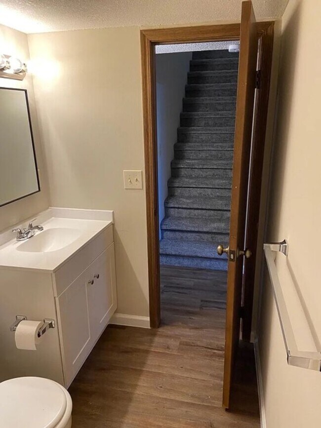 Building Photo - 8404-8406 W Thurman