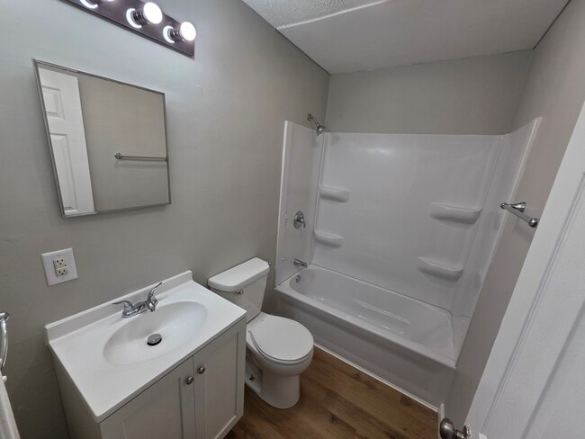 Building Photo - 4 bedroom HOUSE For RENT