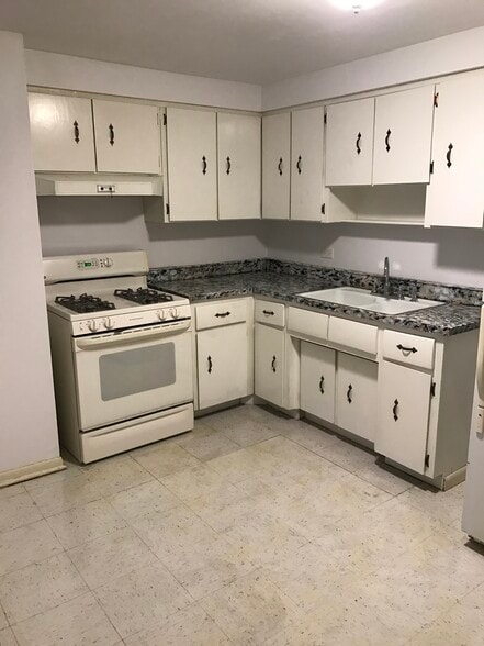 Building Photo - 1971 N 19th Ave