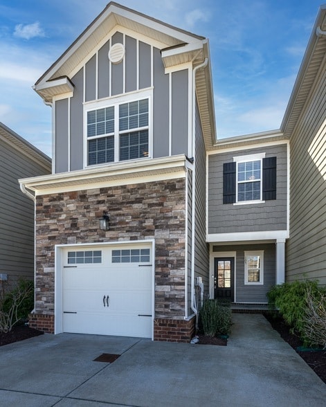 Building Photo - 105 Dursley Ln