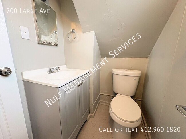 Building Photo - 700 Large Ave