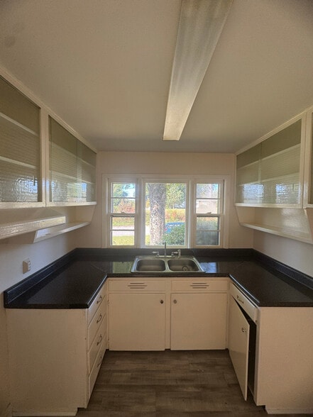 Building Photo - 405 Hampton Dr