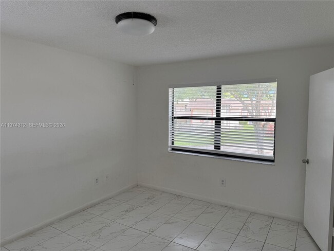 Building Photo - 20825 NE 8th Ct