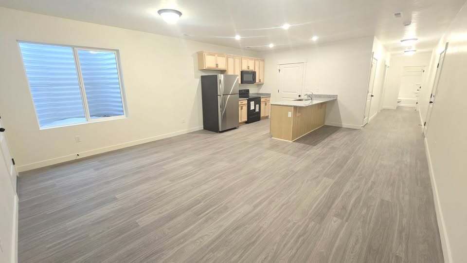 Building Photo - 895 E Antelope Dr