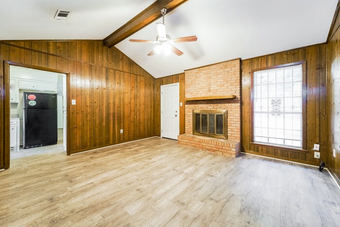 Building Photo - 296 Woodcliff Dr