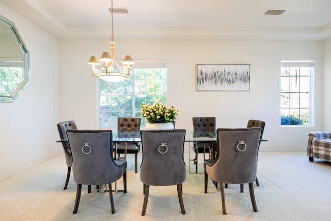 Building Photo - 40741 Avenida Solana