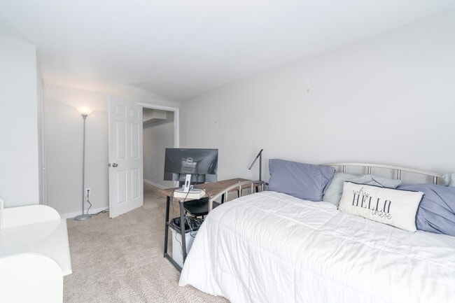 Building Photo - 1516 William St